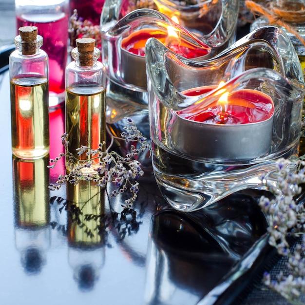 Modernes Parfüm-Labor mit eleganten Duftessenzen in Glasphiolen
